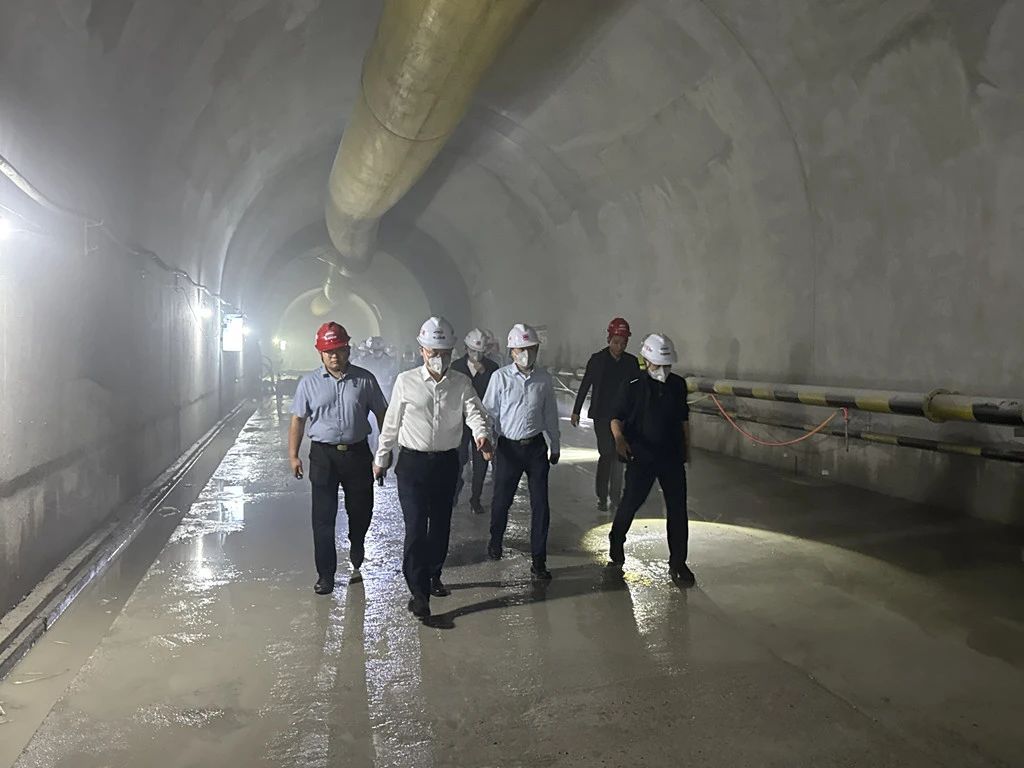 中國(guó)科學(xué)院工程熱物理研究所所長(zhǎng)陳海生一行考察調(diào)研信陽(yáng)300MW先進(jìn)壓縮空氣儲(chǔ)能項(xiàng)目